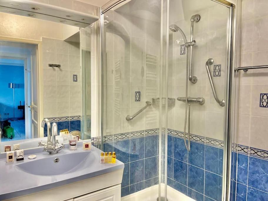 L'eburneen Yourhosthelper Apartamento *